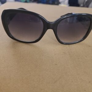 Simply Vera Wang Elegant Black Sunglasses